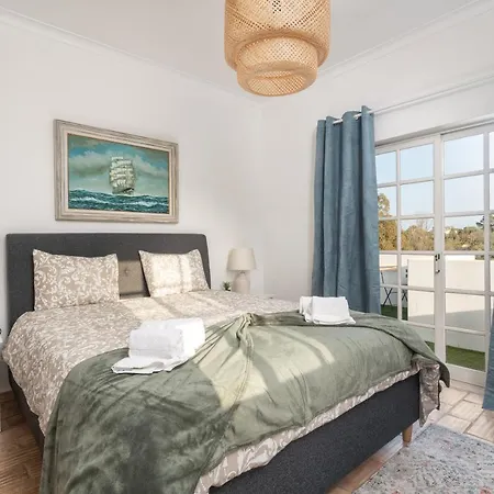 Quiet Spacious House - Swimming Pool *