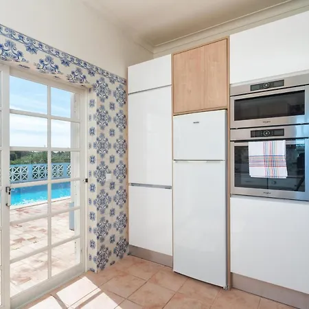 Quiet Spacious House - Swimming Pool