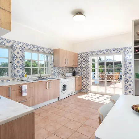 Quiet Spacious House - Swimming Pool Βίλα