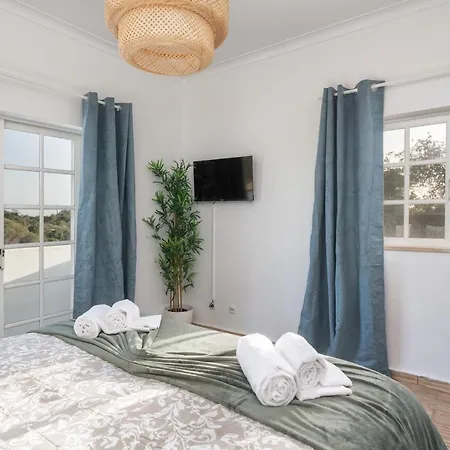 Βίλα Quiet Spacious House - Swimming Pool