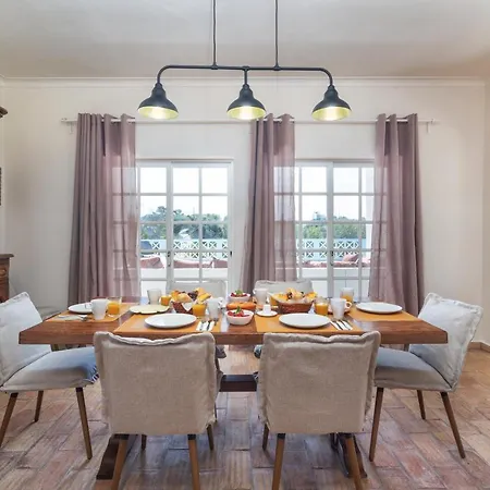 Quiet Spacious House - Swimming Pool *