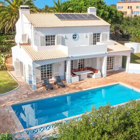 Quiet Spacious House - Swimming Pool *