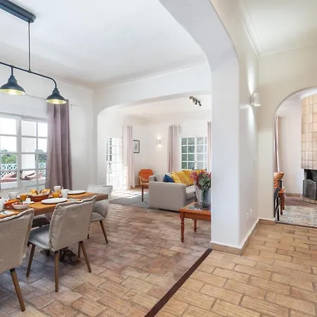 Quiet Spacious House - Swimming Pool *