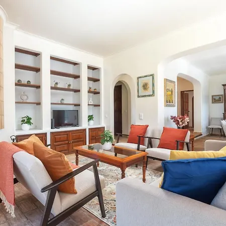 Quiet Spacious House - Swimming Pool *