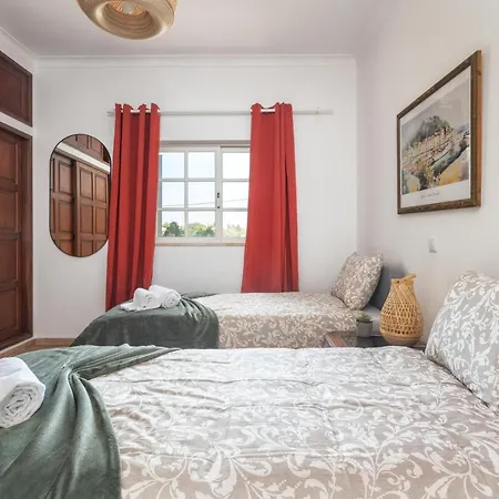 Quiet Spacious House - Swimming Pool *