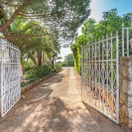 Quiet Spacious House - Swimming Pool