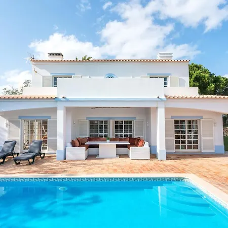 Quiet Spacious House - Swimming Pool *