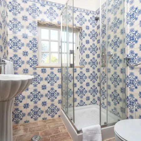 Quiet Spacious House - Swimming Pool וילה