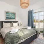 Quiet Spacious House - Swimming Pool *