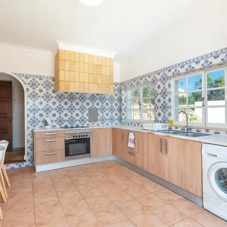 Quiet Spacious House - Swimming Pool *