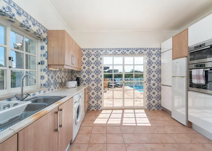 Quiet Spacious House - Swimming Pool * Benagil