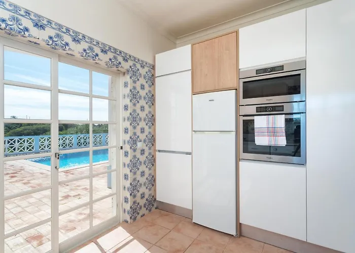 Quiet Spacious House - Swimming Pool