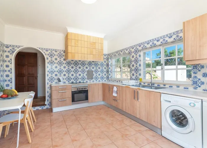 Quiet Spacious House - Swimming Pool *