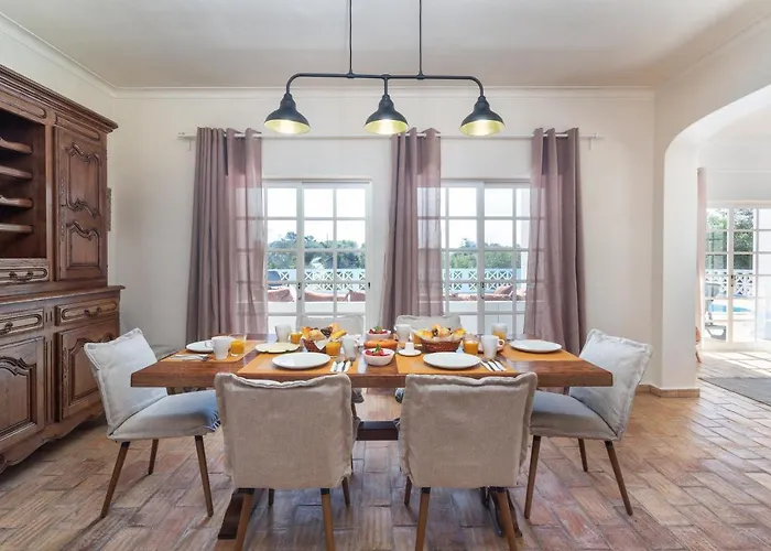 Quiet Spacious House - Swimming Pool *