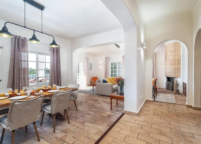 Quiet Spacious House - Swimming Pool *