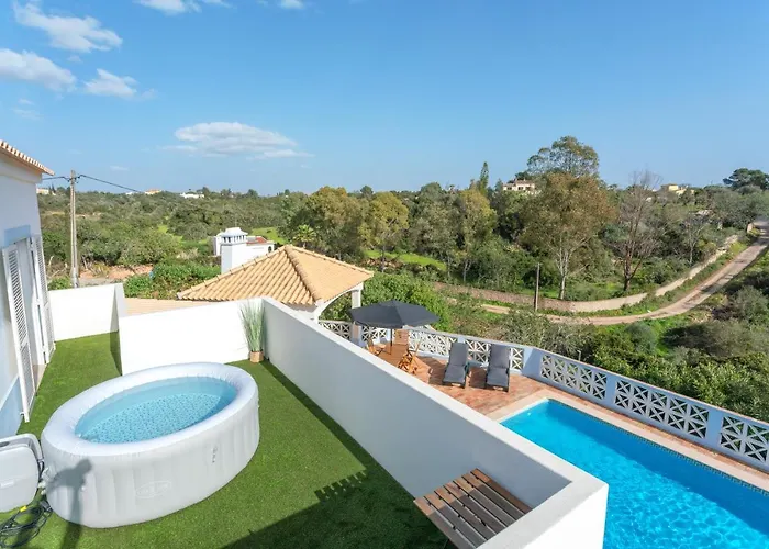 Quiet Spacious House - Swimming Pool *