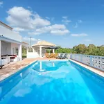 Villa Quiet Spacious House - Swimming Pool