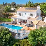 Quiet Spacious House - Swimming Pool